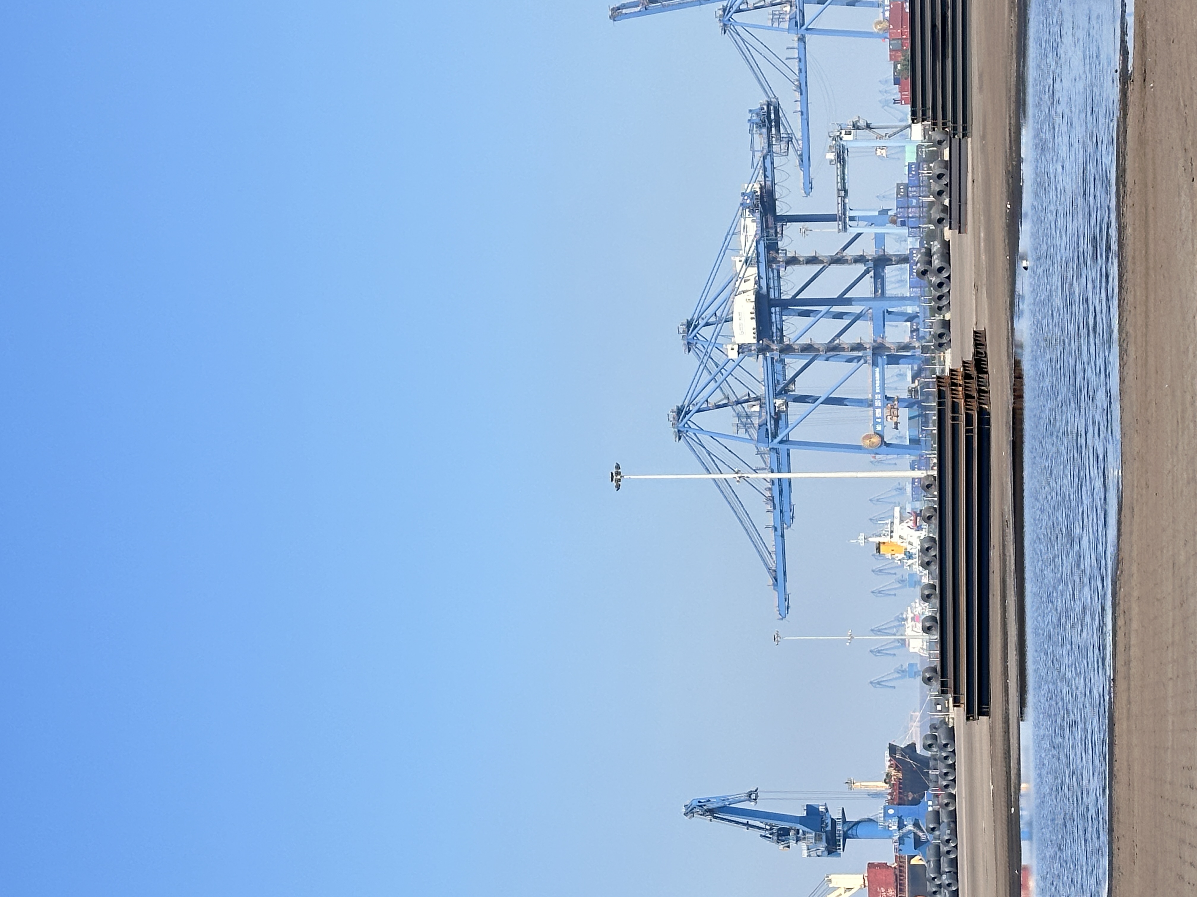 Dry bulk vessel rerouting around Cape of Good Hope with elevated bunker fuel indicators