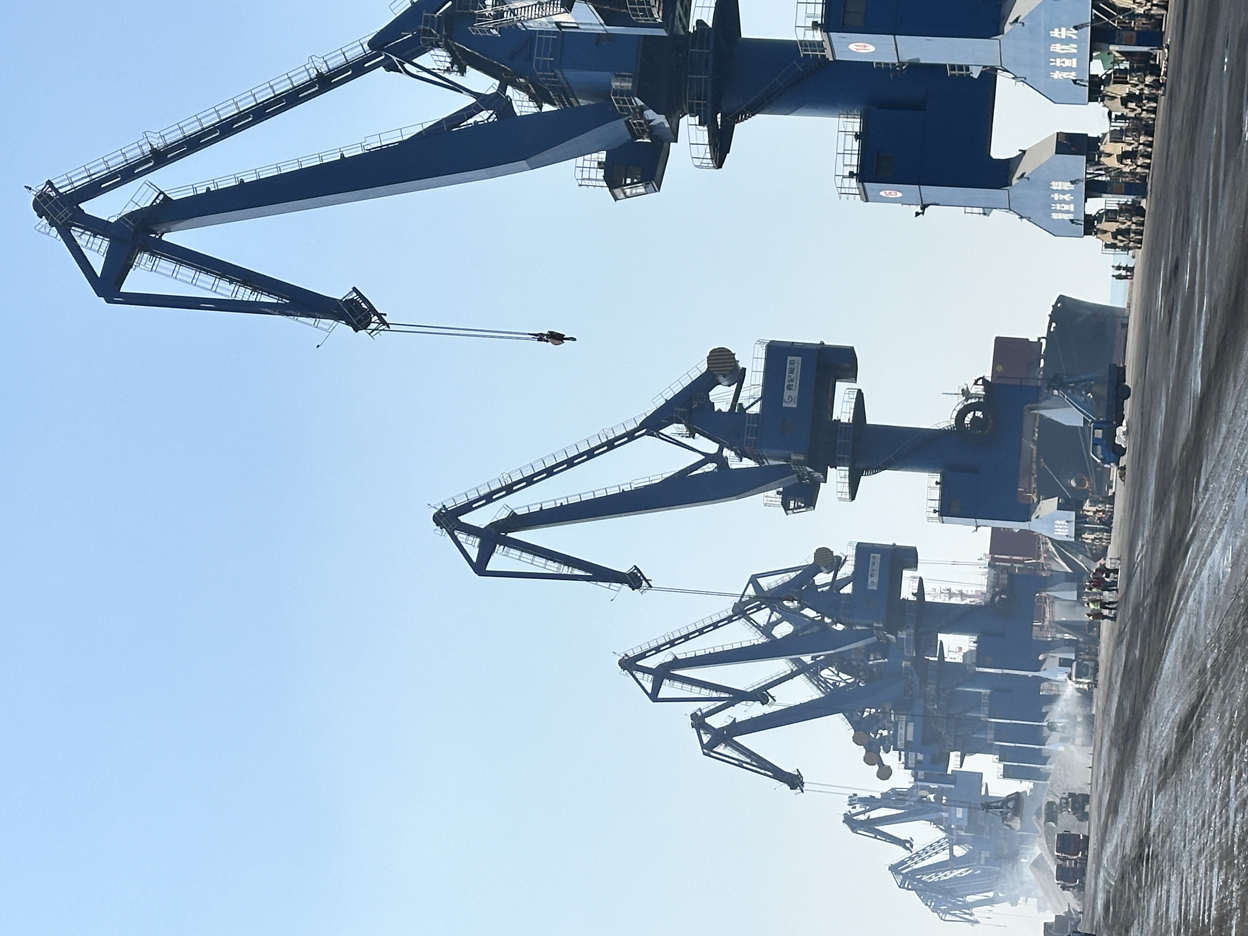 Clinker and slag materials prepared for export-quality handling and sampling