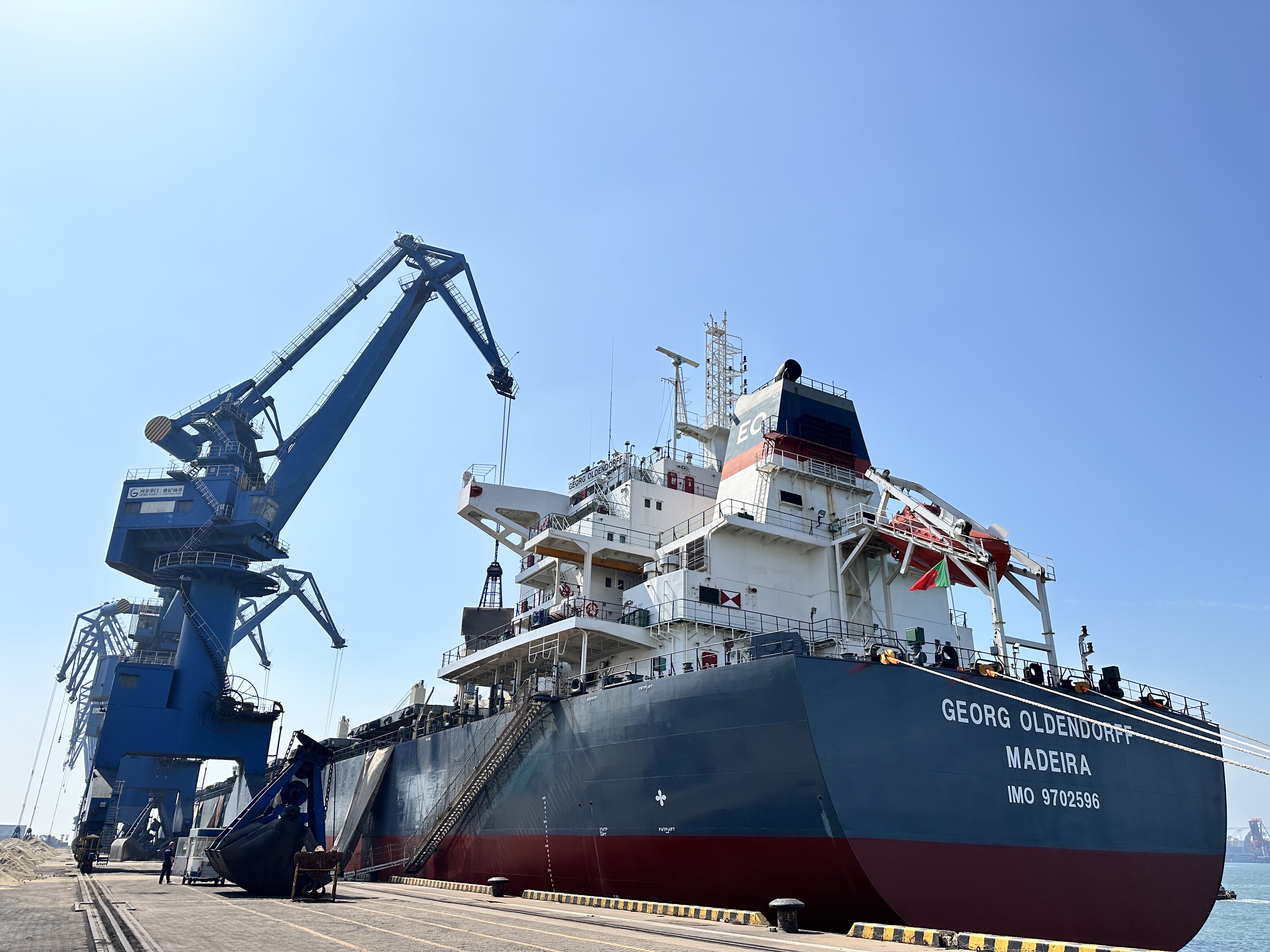 Dry bulk vessel at sea representing clinker trade lanes into West Africa